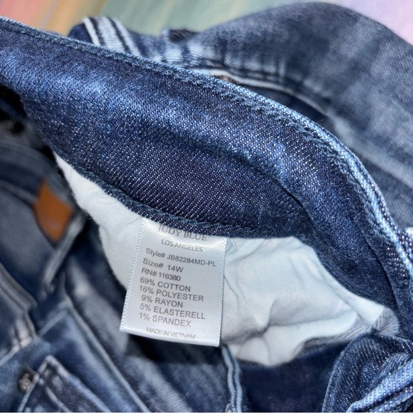 Judy Blue Los Angeles Blue Denim High Rise Distressed Shorts Women’s size 14W - Picture 5 of 6